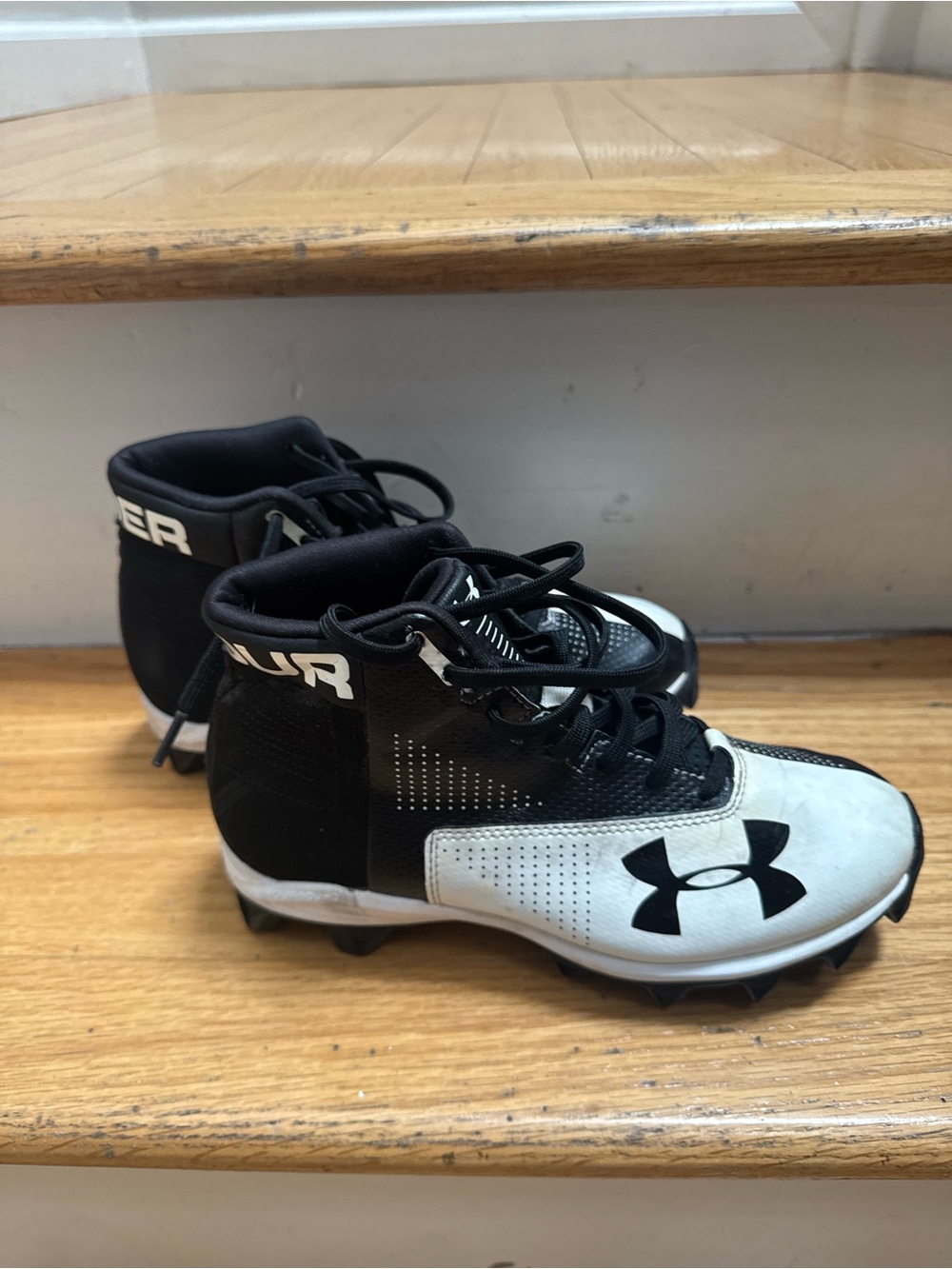 4Y Youth Boys Under Armour Football Cleats Black/White